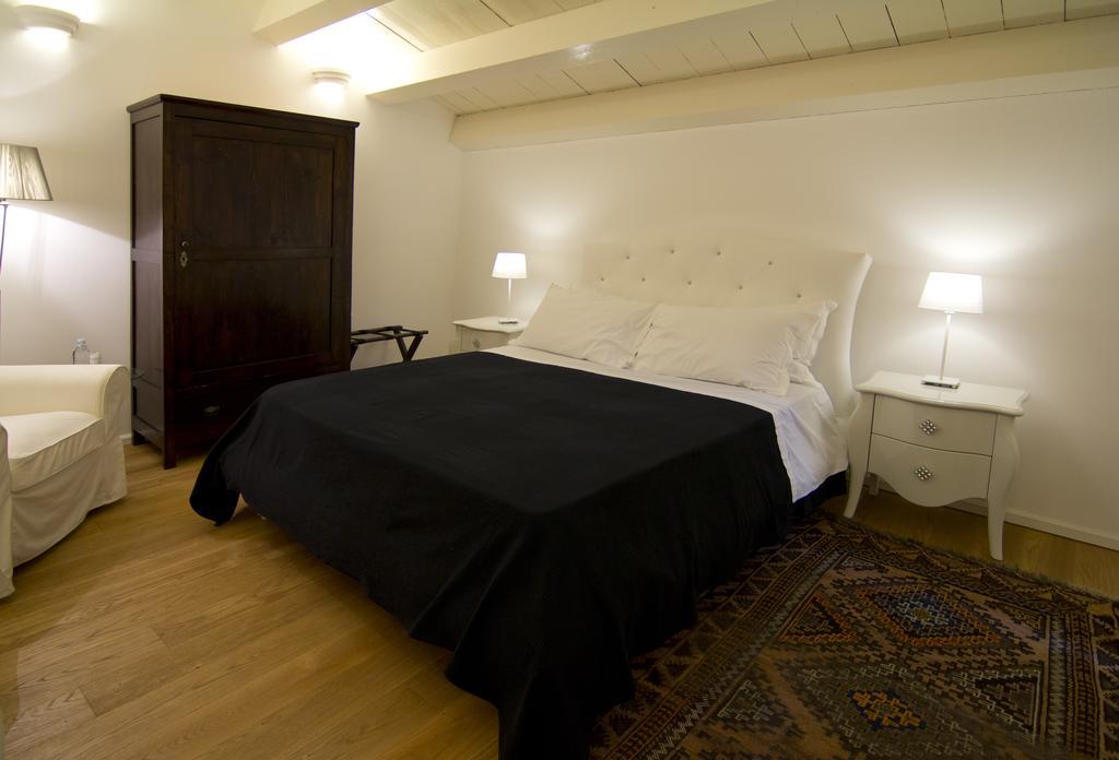 La Residenza Del Reginale Panzió Szirakúza Szoba fotó